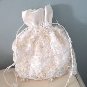 x Vintage Beverly Clark Pearls & Lace Drawstring Bag